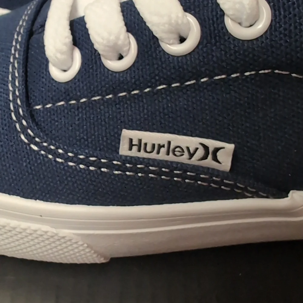 Hurley Boys Canvas Low Top Sneakers. Navy Blue. Size 11. New In Box